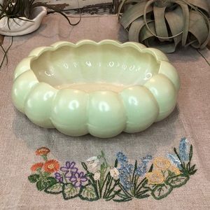 Vtg Hull Art Pottery